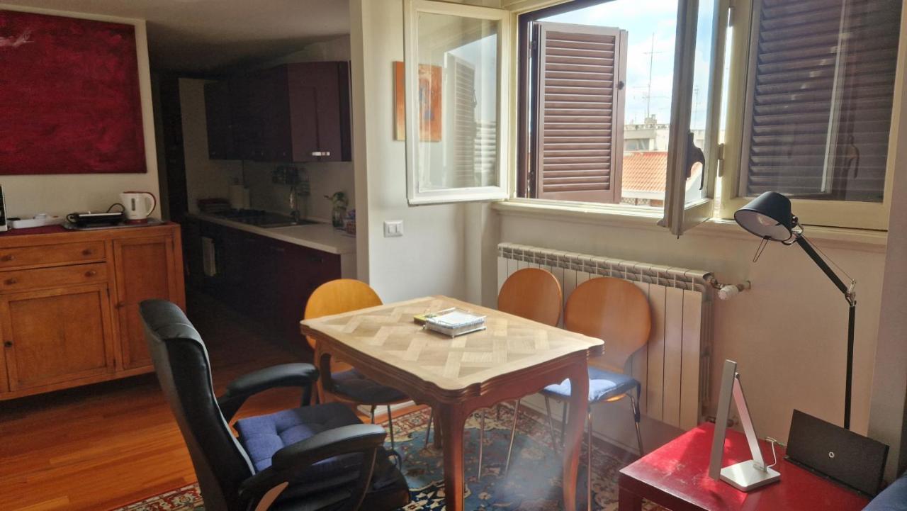 Casa Di Libri - Delizioso Appartamento A 10 Min Da Trastevere Rome Luaran gambar