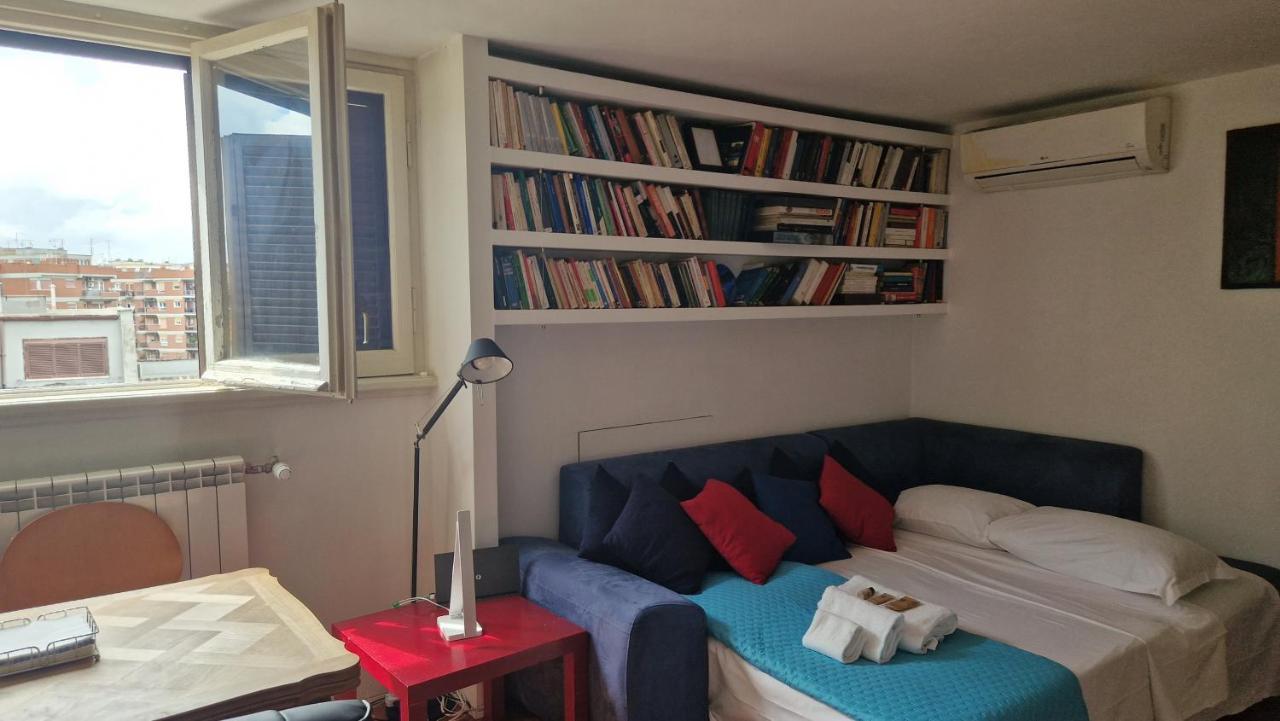 Casa Di Libri - Delizioso Appartamento A 10 Min Da Trastevere Rome Luaran gambar