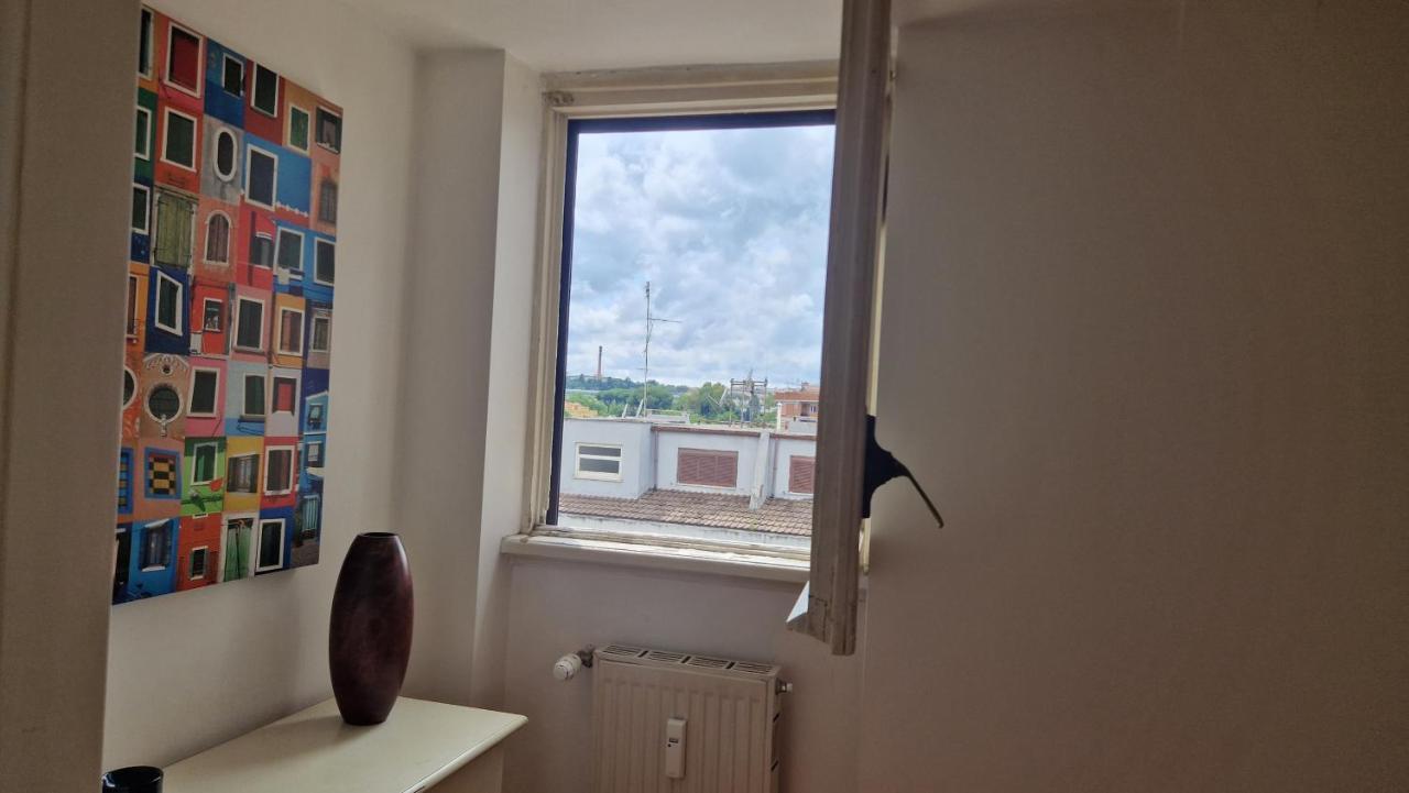 Casa Di Libri - Delizioso Appartamento A 10 Min Da Trastevere Rome Luaran gambar