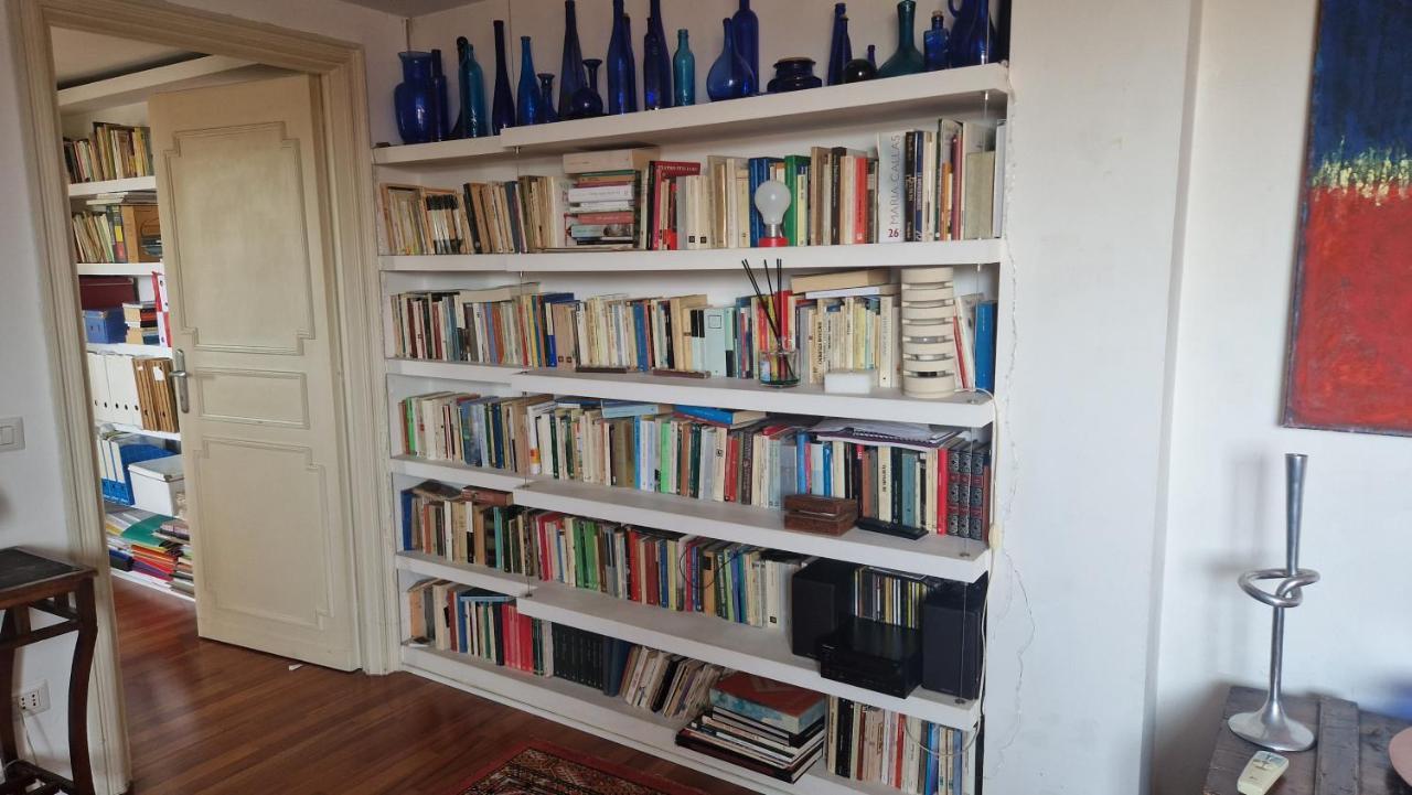 Casa Di Libri - Delizioso Appartamento A 10 Min Da Trastevere Rome Luaran gambar